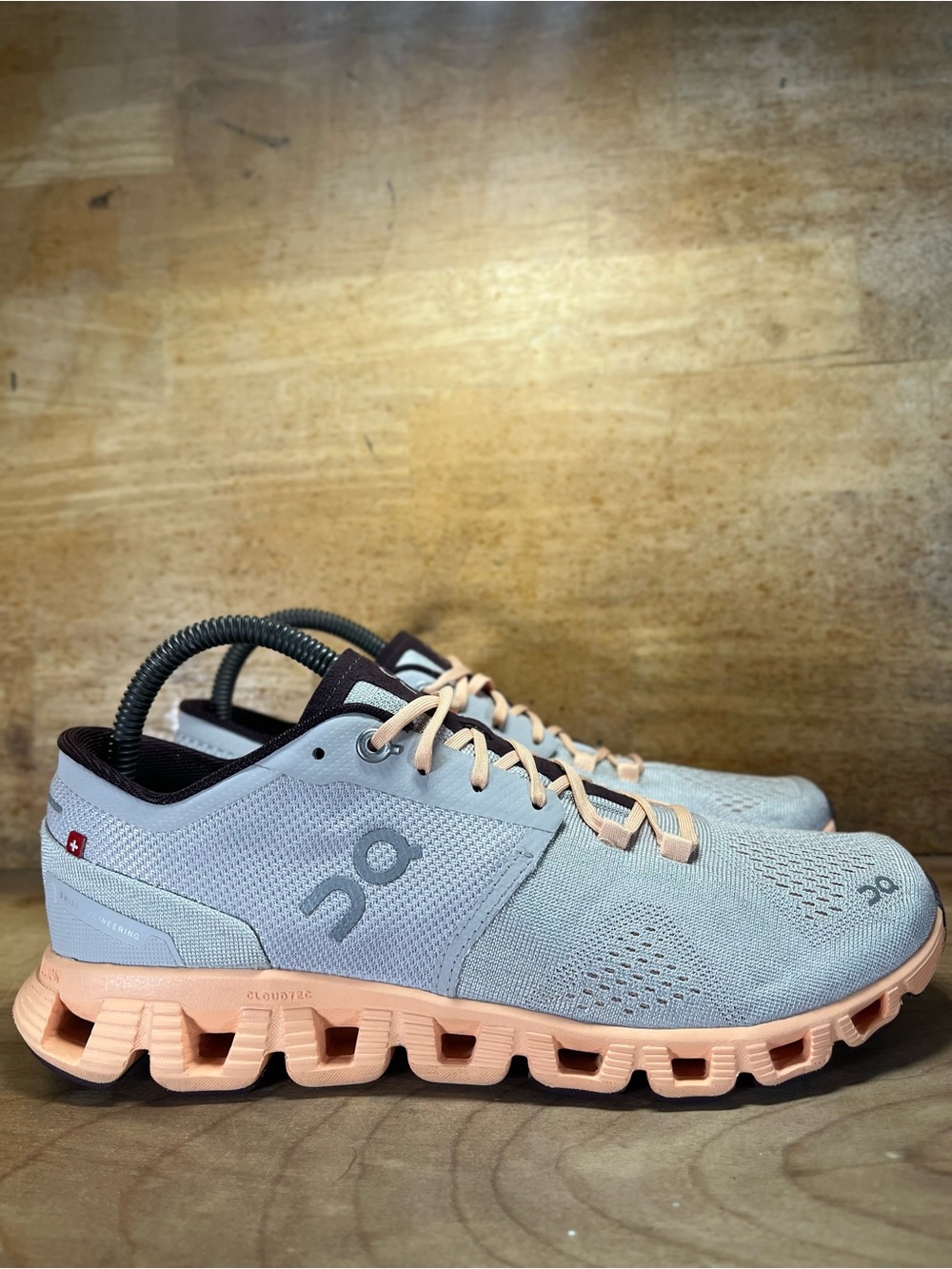 On Cloud X REFLECTIVE Womens Size 8.5 Running Shoes Sneakers Silver Almond